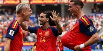 Espanha aproveita falha do goleiro, vence a Bélgica e vai pegar a França
