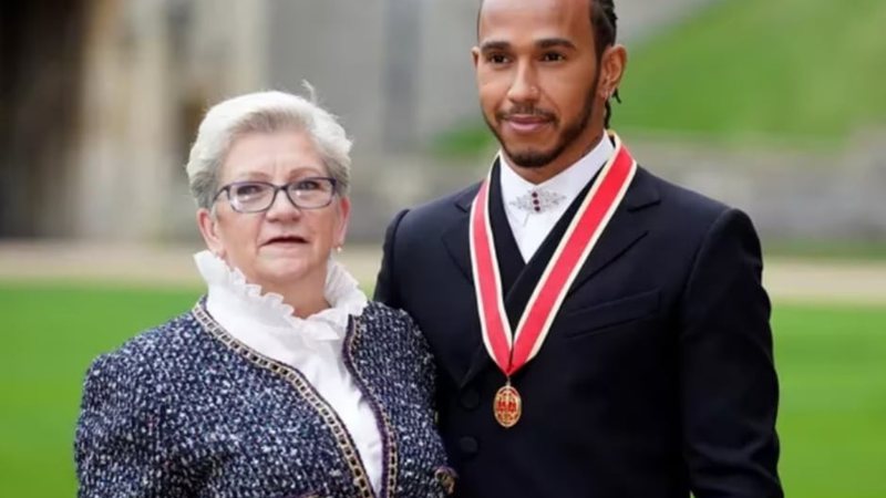 Lewis Hamilton mudará nome para incorporar sobrenome da mãe