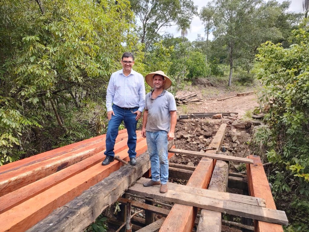 ” Camapuã ”  Prefeitura recupera pontes na zona rural.