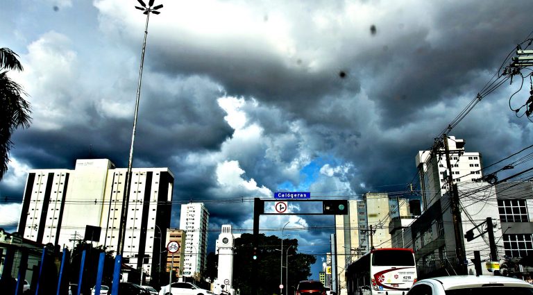 Sábado terá acumulados de chuva de até 50 mm e temperaturas agradáveis