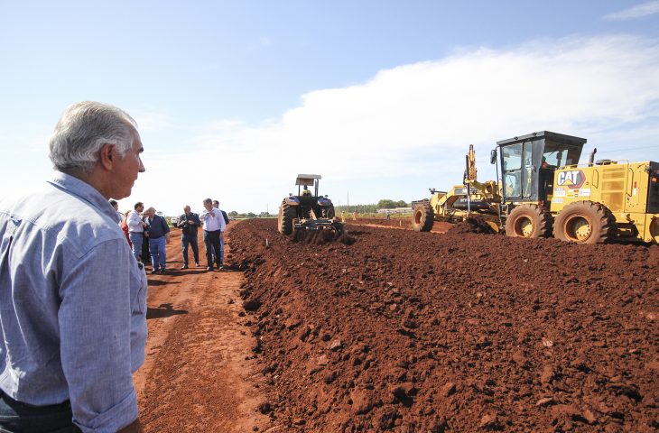 Em Fátima do Sul, governador vistoria MS-278, rodovia fundamental para a integração regional