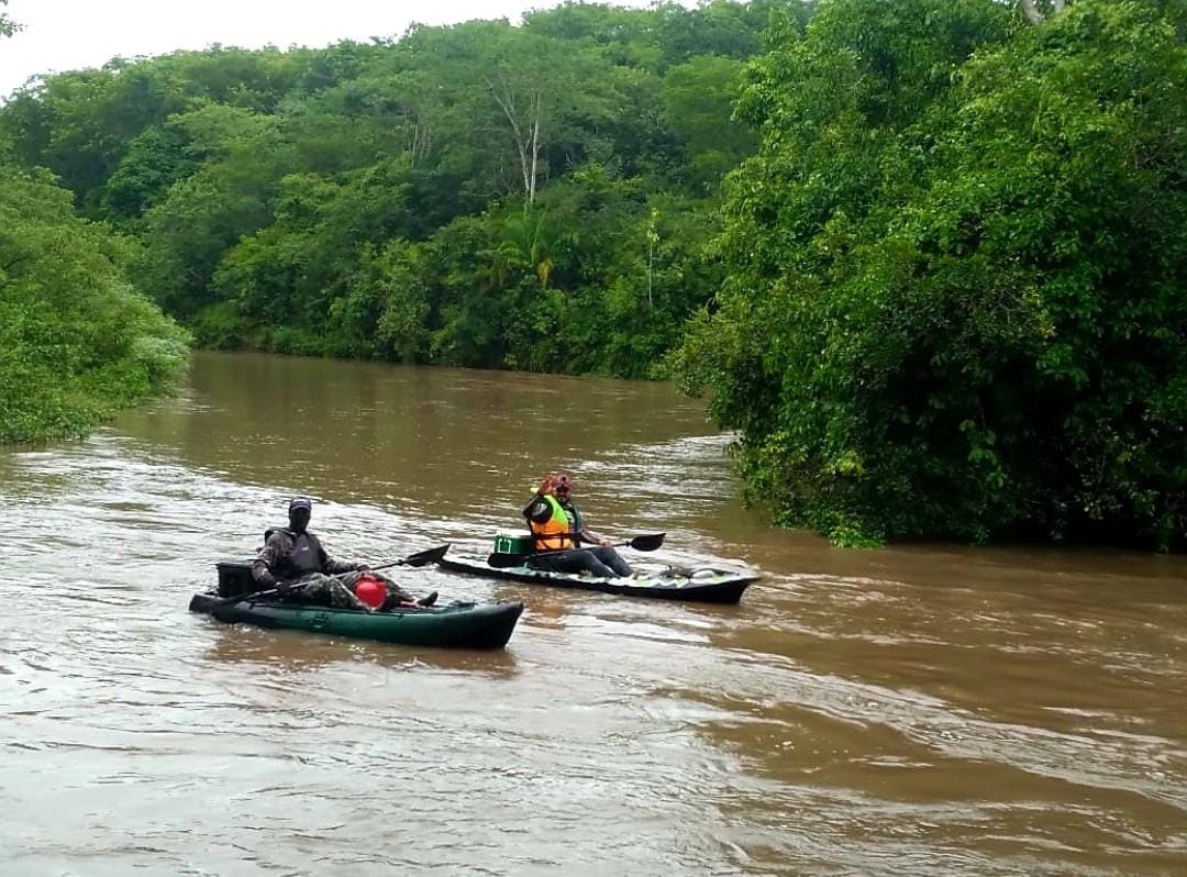 VÍDEO: DUPLA DE AVENTUREIROS DE CAMAPUÃ DESBRAVAM O RIO COXIM DE CAIAQUE