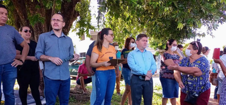 Prefeito presta esclarecimentos a professores que participaram de protestos