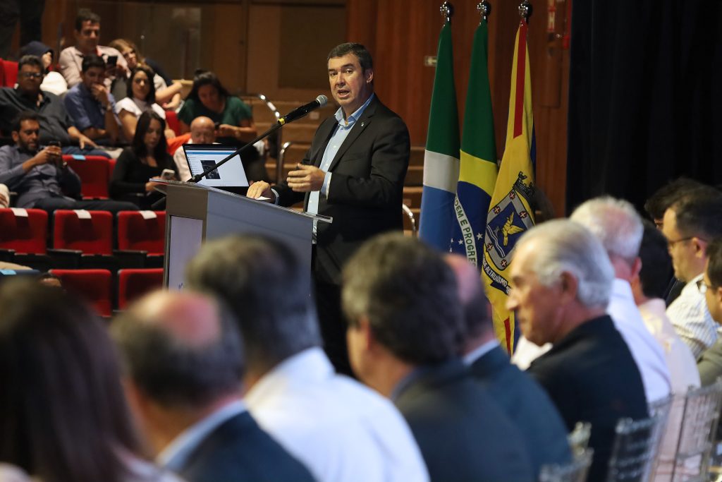 Governo de MS capacita gestores de saúde e investe R$ 27 milhões na compra de veículos e ambulâncias