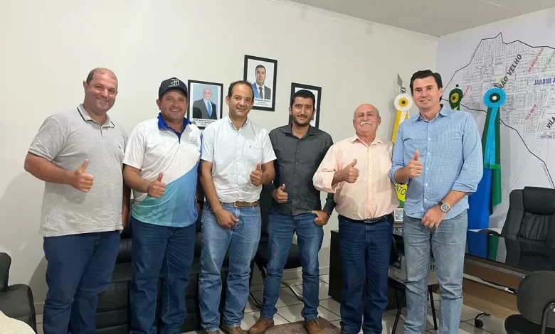 Prefeito de Figueirão Juvenal Consolaro participa de reunião com empresa responsável pelo recapeamento da MS-436