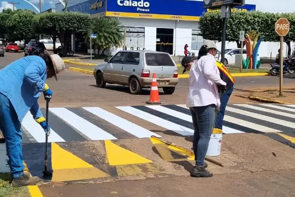 Prefeitura de Chapadão do Sul amplia vagas de estacionamento e revitaliza sinalização no centro da cidade