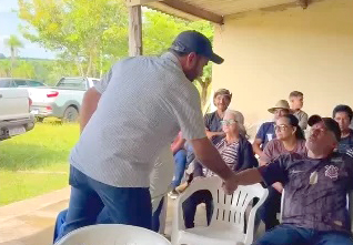 Prefeito Weliton e vereadores participaram da reunião da unificação das associações do Santa Fé