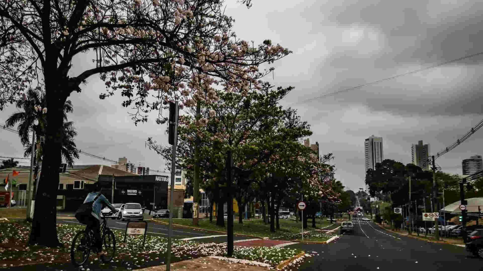 Semana termina com temperatura mais amena e previsão de chuvas intensas