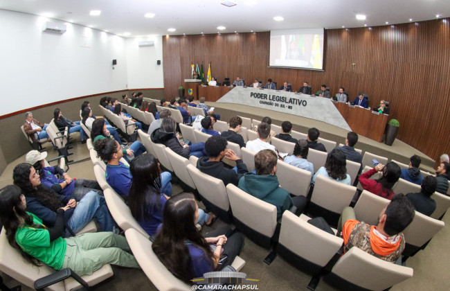 Sessão da Câmara de Chapadão do Sul tem participação de alunos do “Câmara Vai à Escola”