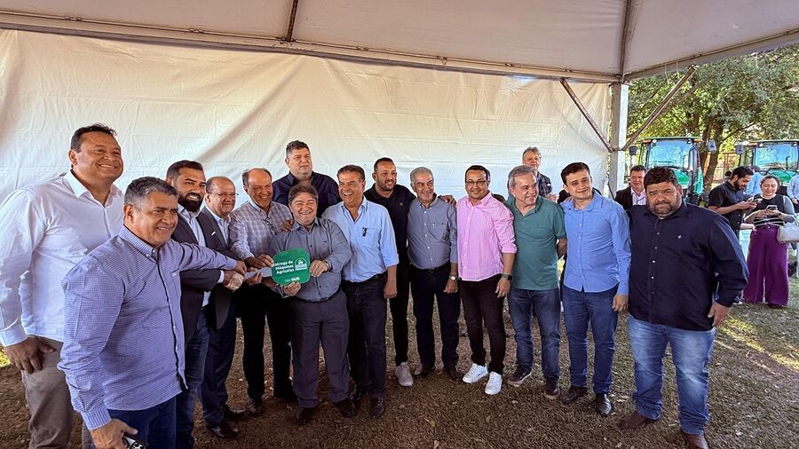 Coxim e mais 11 municípios de MS são contemplados com 14 tratores para agricultura familiar