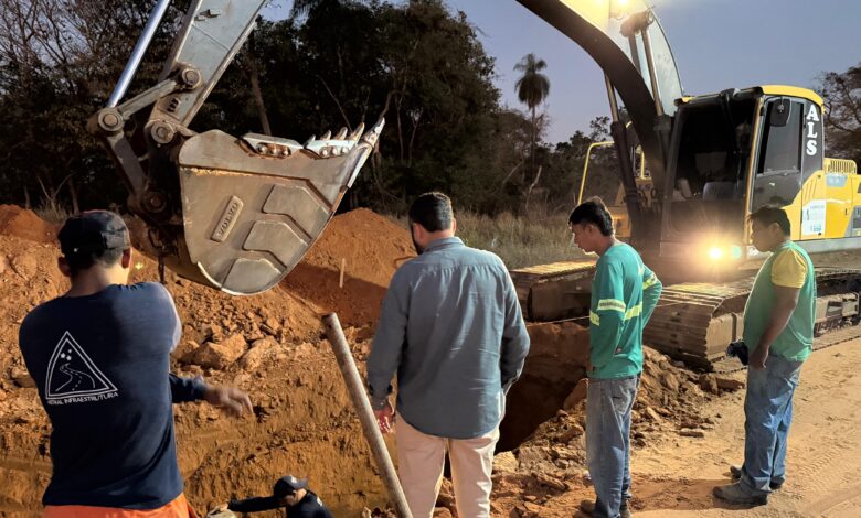 Prefeito Weliton Guimarães visita obras de drenagem no Jardim Alegre