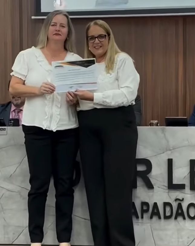 Câmara de Vereadores de Chapadão do Sul homenageia Rosana Schultz por sua dedicação à Cruz Vermelha
