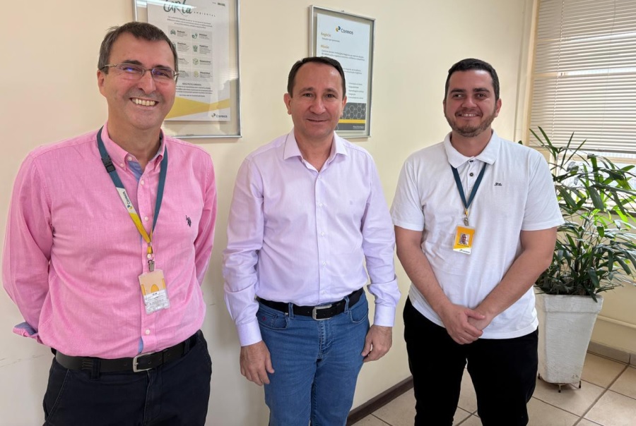 Prefeito Ivan Xixi discute melhorias nos serviços dos Correios para Paraíso das Águas