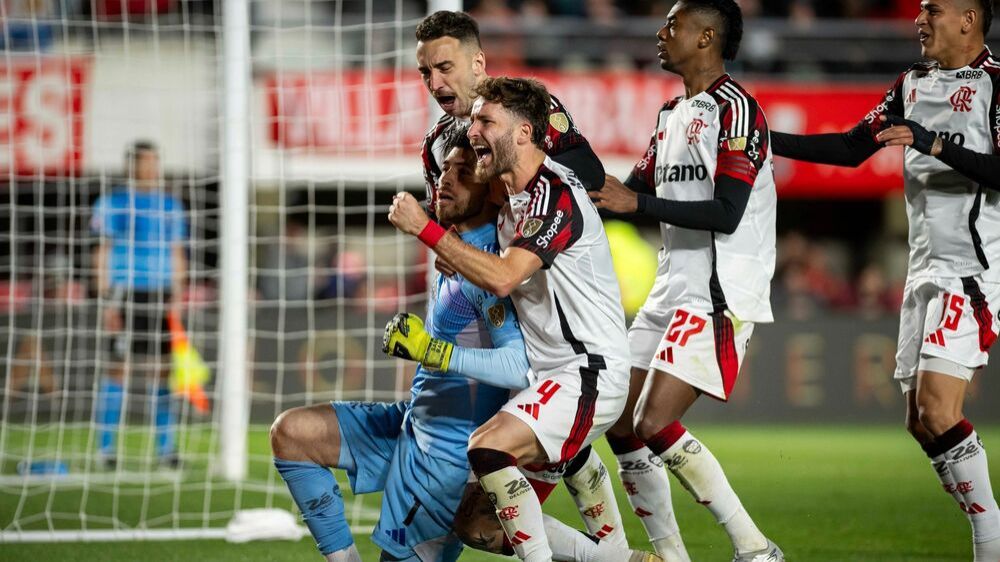 Nos pênaltis, Flamengo bate Estudiantes e vai à semi da Libertadores