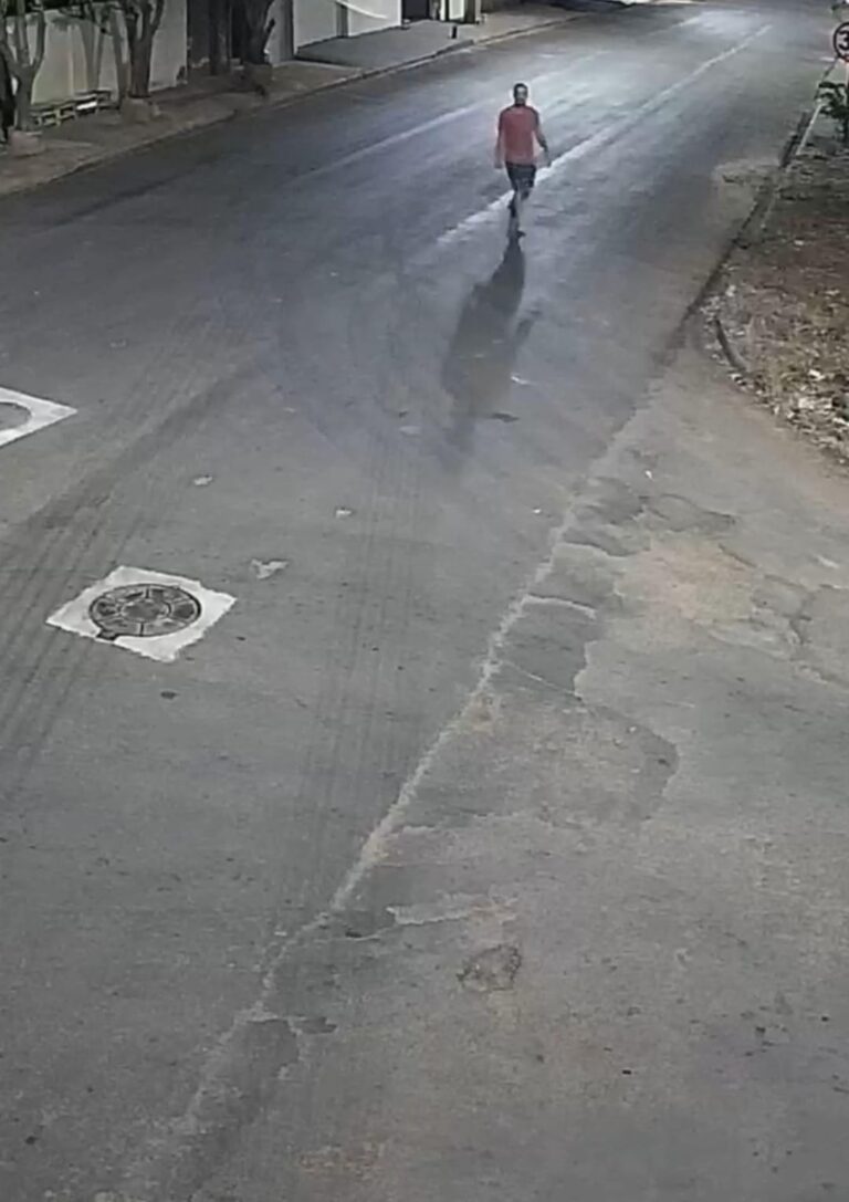 Homem é suspeito de tentar danificar câmera de segurança em Cassilândia, mas ação é registrada e será investigada
