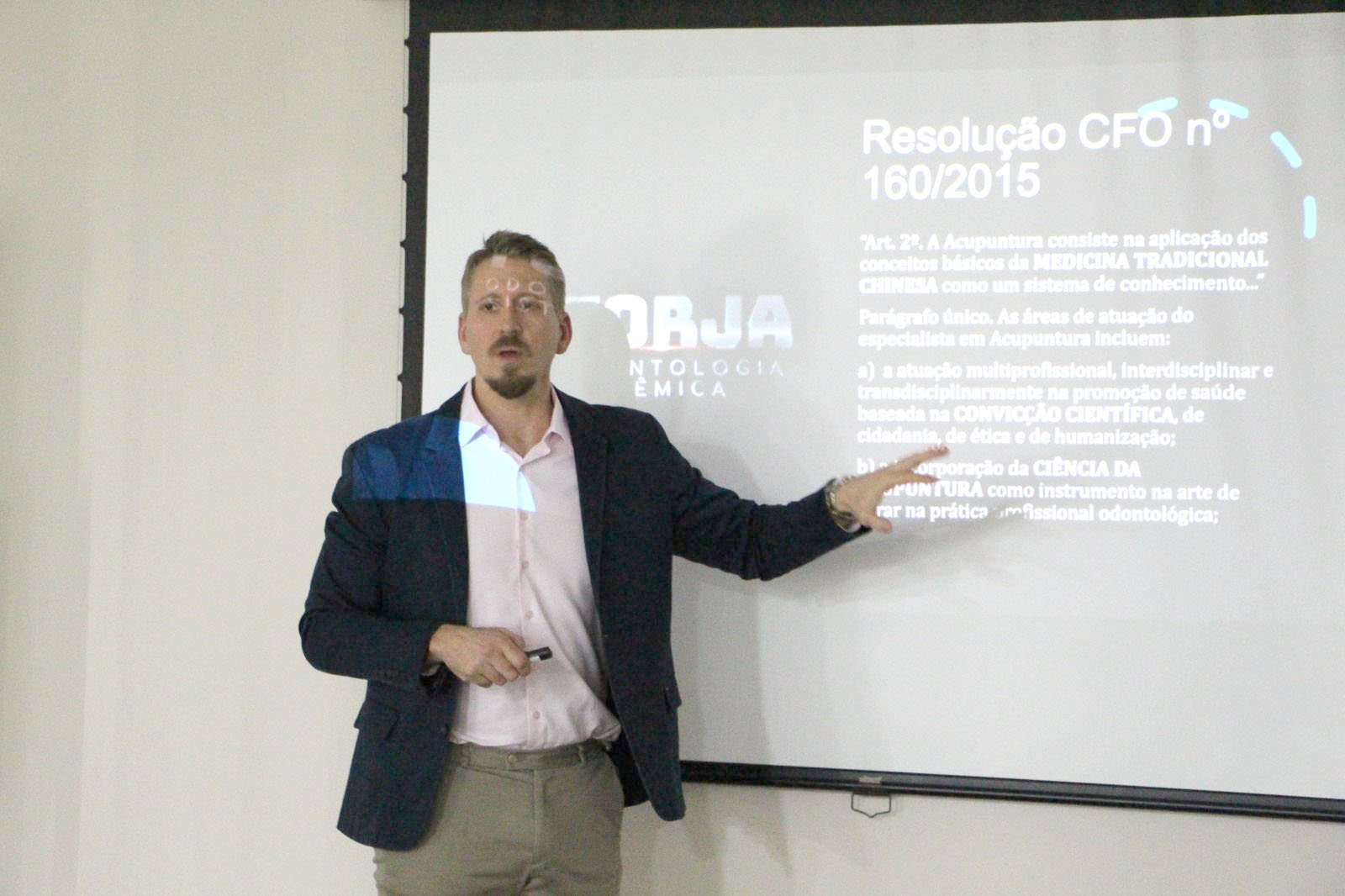 Especialista leva ozonioterapia à palestra durante Semana Acadêmica de Odontologia em Três Lagoas
