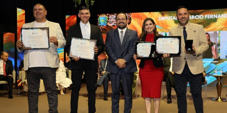 🌟 Prefeito Weliton Guimarães de Alcinópolis recebe Título de Cidadão Sul-Mato-Grossense