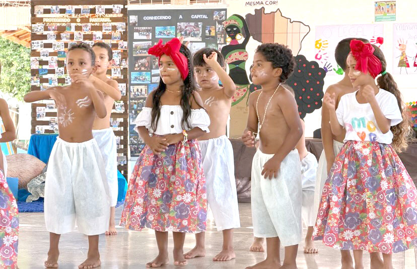 EMMAM – Escola Municipal Miguel Antônio de Morais Comemora o Dia da Consciência Negra com Belíssimas Apresentações Culturais