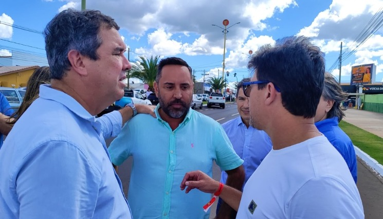 Progresso em parceria: prefeito de Alcinópolis e governador Riedel entregam casas, veículos e maquinários neste sábado
