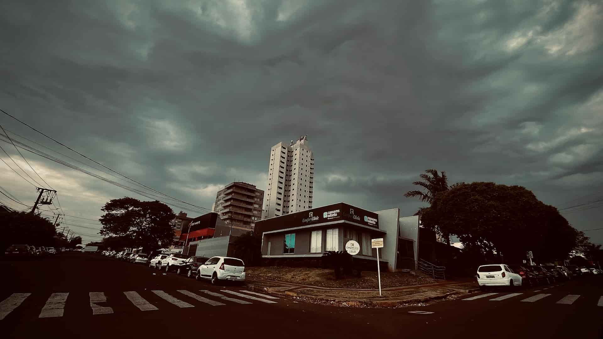 Chuva intensa com raios e rajadas de vento atinge MS neste fim de semana