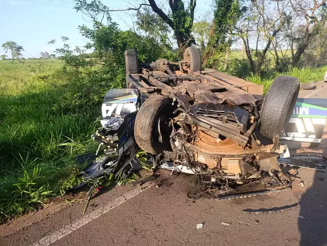 Tragédia na MS-295: policial militar morre após viatura colidir com carreta e capotar