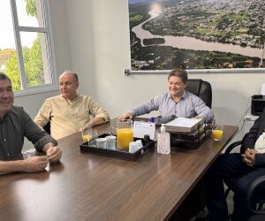 Roteiro de Entregas: Governador Eduardo Riedel Cumpre Agenda em Coxim, Sonora e Pedro Gomes