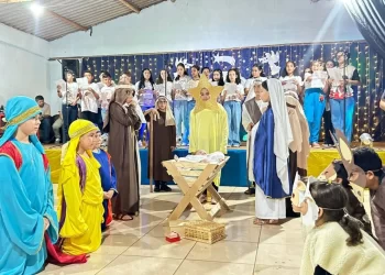 Emoção e Fé: Auto de Natal reúne famílias e celebra o nascimento de Jesus em Paraíso das Águas