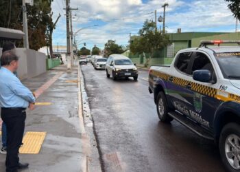 O Último Adeus: Cortejo com centenas de veículos para Coxim em despedida emocionante ao radialista Sidney Assis