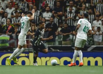 Atlético-MG e Palmeiras protagonizam duelo eletrizante e ficam na igualdade na abertura do Brasileirão