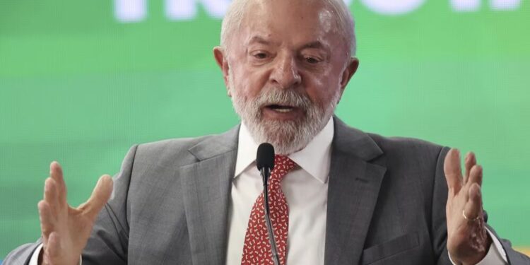 Lula inicia agenda internacional de 2026 no Panamá sob pressão interna e queda de popularidade
