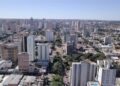 Sexta-feira de ‘fogo e água’: Calor de até 34°C e pancadas de chuva marcam o dia em MS