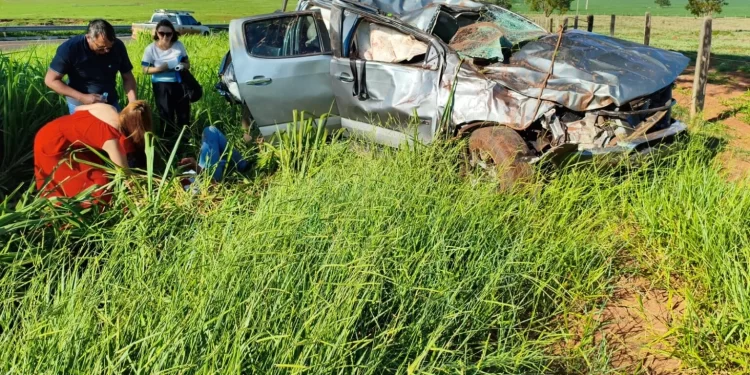 Susto na BR-060: Irmãos advogados, filhos de produtores de Bela Alvorada, ficam feridos em capotamento