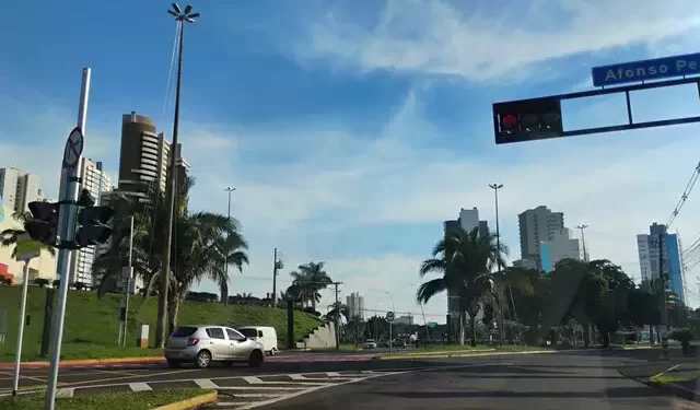 Primeiro domingo do ano começa com 20°C e não passa dos 34°C