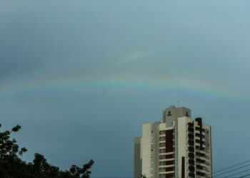 Sábado de “Sol e Chuva”: Frente fria avança e traz alerta de tempestades para a região do Bolsão