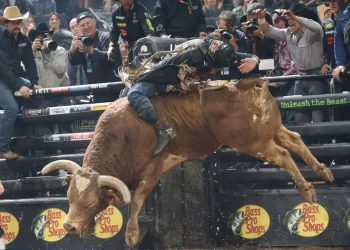 Brasil no topo do mundo: Julio Cesar Marques assume liderança do ranking da PBR após etapa histórica em Nova York