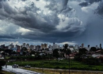O sol volta? Chuva perde força nesta quinta, mas Norte e Leste de MS continuam em alerta
