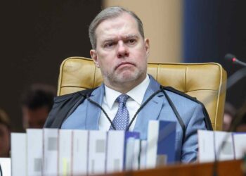 PF pede suspeição de Dias Toffoli após encontrar mensagens diretas com dono do Banco Master