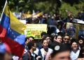 Venezuela sob Tensão: Oposição faz primeiro grande protesto após queda de Maduro
