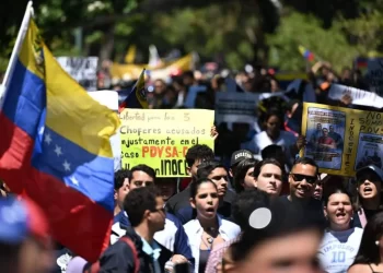 Venezuela sob Tensão: Oposição faz primeiro grande protesto após queda de Maduro