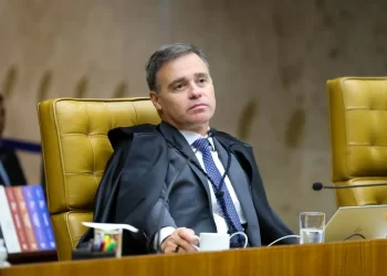 Caso Master: André Mendonça convoca PF e destrava perícia de 100 aparelhos
