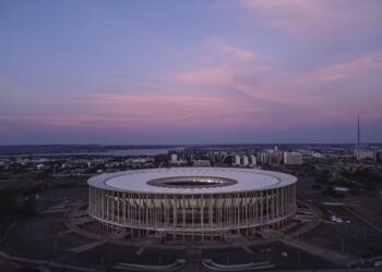 Flamengo e Corinthians se enfrentam hoje pelo título da Copa Rei