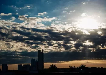 Domingo e segunda de Carnaval serão de calorão de até 39°C e umidade baixa em MS