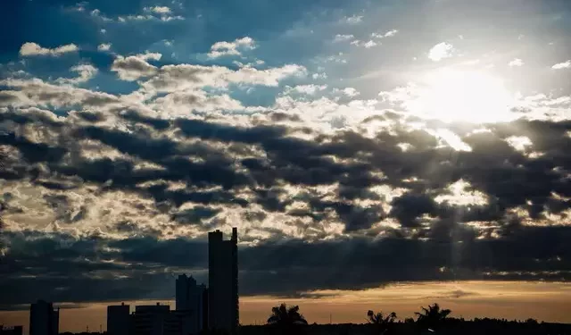 Domingo e segunda de Carnaval serão de calorão de até 39°C e umidade baixa em MS