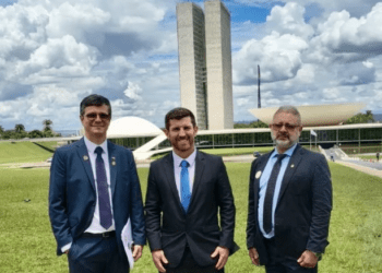 Comitiva de Paraíso das Águas vai a Brasília buscar R$ 400 mil para iluminar o único campo da cidade
