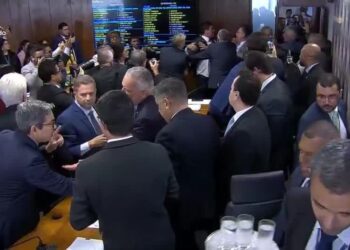 Caos em Brasília: Sessão da CPMI do INSS termina em pancadaria após quebra de sigilo de Lulinha