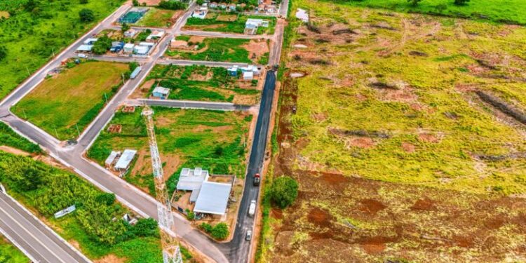 Máquinas já preparam terreno do “Morada do Sol” em Alcinópolis; projeto terá ginásio e praça