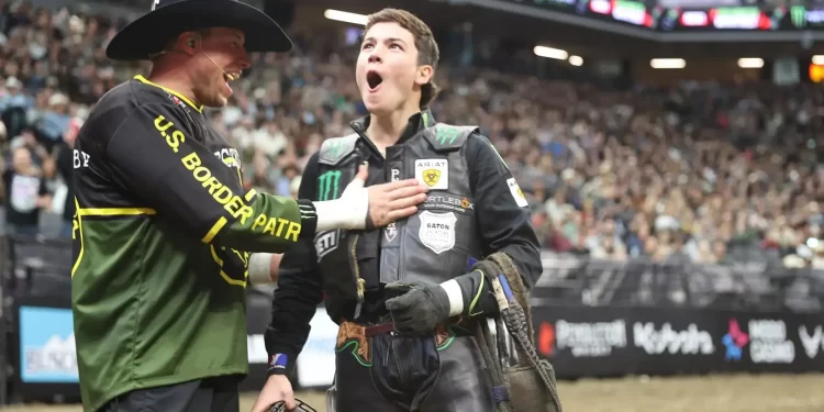 Show de montaria: Brasileiro John Crimber vence etapa da PBR em Sacramento com 100% de aproveitamento