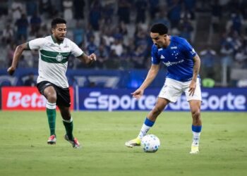 Brasileirão: Cruzeiro leva virada do Coritiba no Mineirão e cai para a lanterna; Tite é alvo de protestos