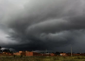 Alerta de tempestade e queda de temperatura: Frente fria atinge Mato Grosso do Sul nesta terça