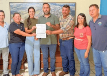 Prefeitura de Alcinópolis assina cheque de R$ 648 mil para manter as portas da APAE abertas o ano todo
